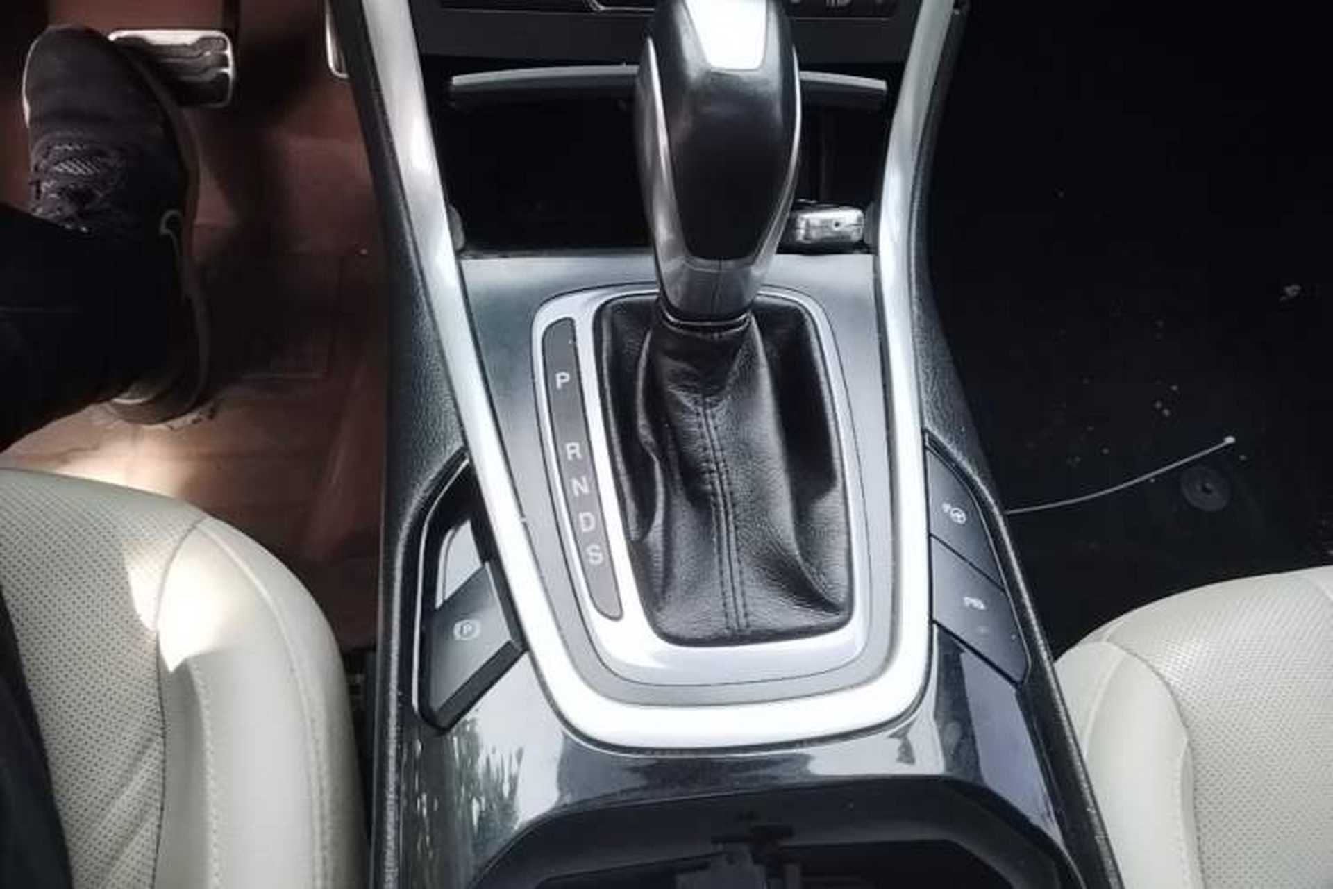 Used Ford Edge 2015 2.7T GTDi 4x4 Prestige 7-Seater Gear Lever