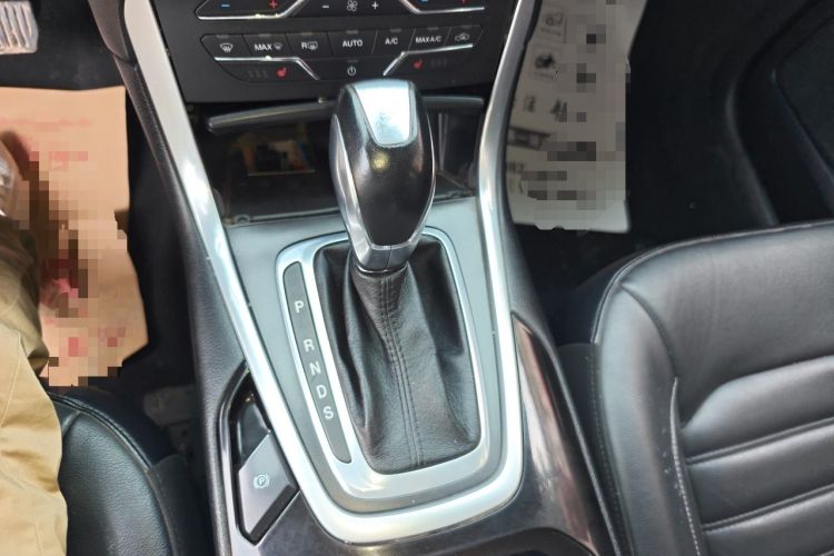Used Ford Edge 2015 2.0T GTDi Two-Wheel-Drive High-Line Version Gear Lever