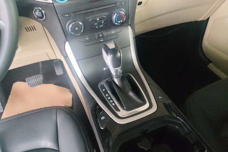 Used Ford Edge 2015 2.0T GTDi Two-Wheel-Drive Elite Edition Gear Lever