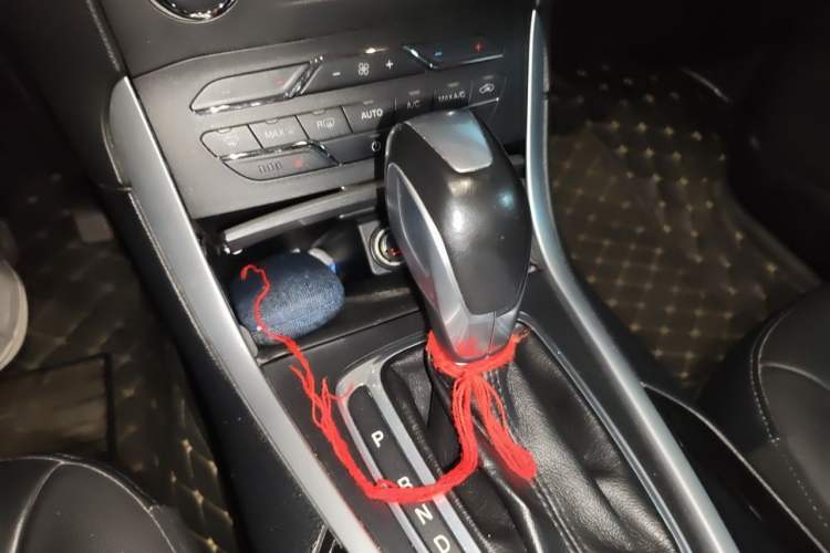 Used Ford Edge 2015 2.0T GTDi Two-Wheel-Drive High-Line Version Gear Lever