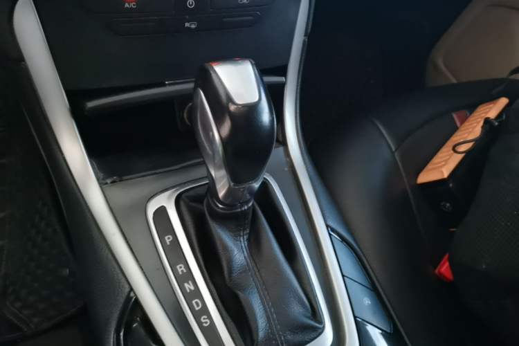 Used Ford Edge 2015 2.0T GTDi Two-Wheel-Drive Elite Edition Gear Lever
