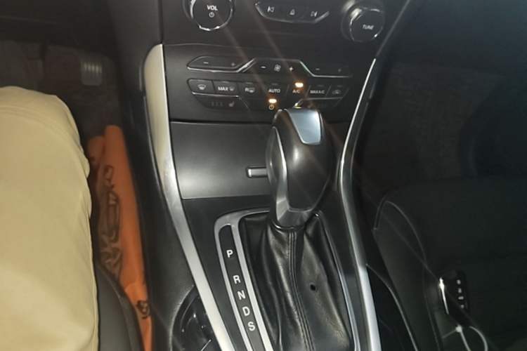 Used Ford Edge 2015 2.0T GTDi 4x4 High-Grade Model Gear Lever
