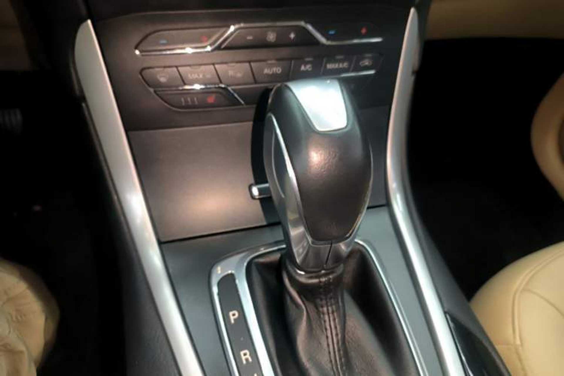 Used Ford Edge 2015 2.0T GTDi Two-Wheel-Drive High-Line Version Gear Lever