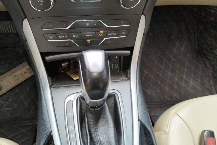 Used Ford Edge 2015 2.0T GTDi 4x4 High-Grade Model Gear Lever