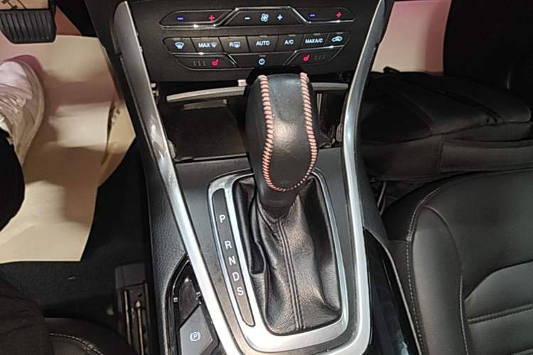 Used Ford Edge 2015 2.0T GTDi 4x4 High-Grade Model Gear Lever