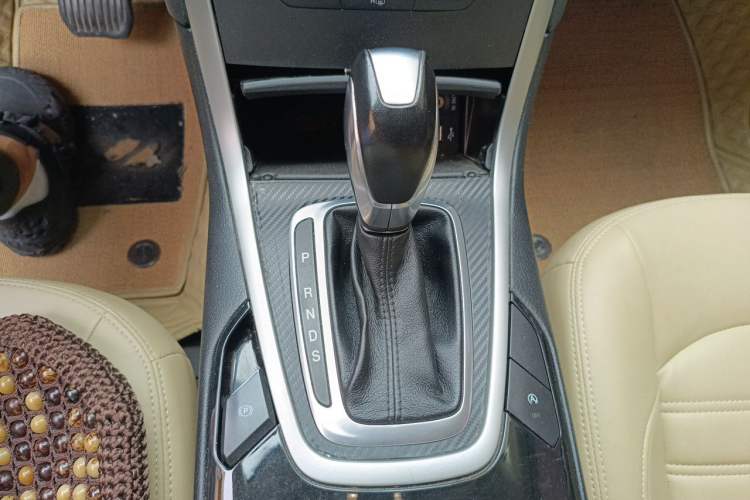 Used Ford Edge 2015 2.0T GTDi Two-Wheel-Drive Elite Edition Gear Lever
