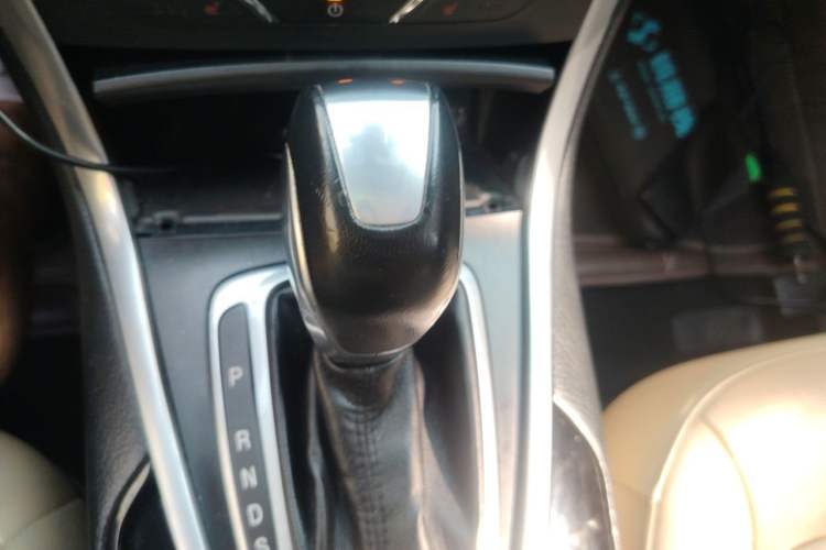 Used Ford Edge 2015 2.0T GTDi Two-Wheel-Drive High-Line Version Gear Lever