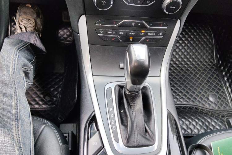 Used Ford Edge 2015 2.0T GTDi 4x4 High-Grade Model Gear Lever