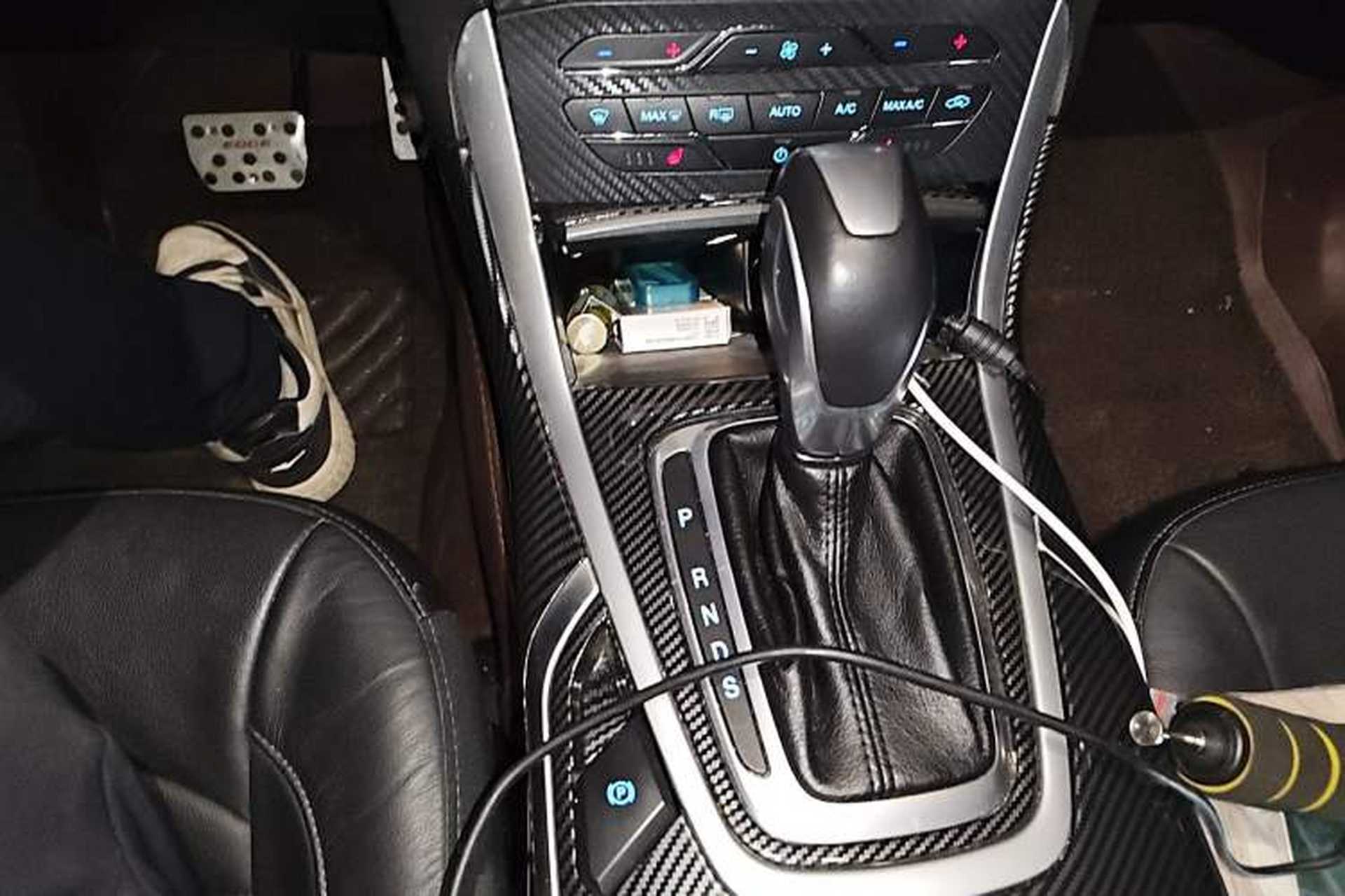 Used Ford Edge 2015 2.0T GTDi Two-Wheel-Drive High-Line Version Gear Lever
