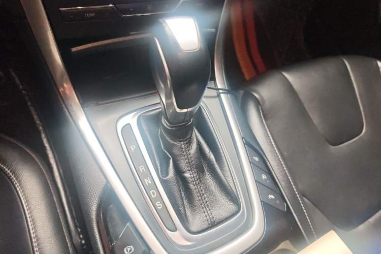 Used Ford Edge 2015 2.0T GTDi Four-Wheel Drive Prestige Model Gear Lever