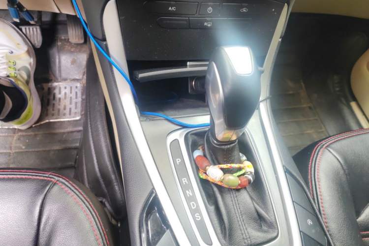 Used Ford Edge 2015 2.0T GTDi Two-Wheel-Drive Elite Edition Gear Lever