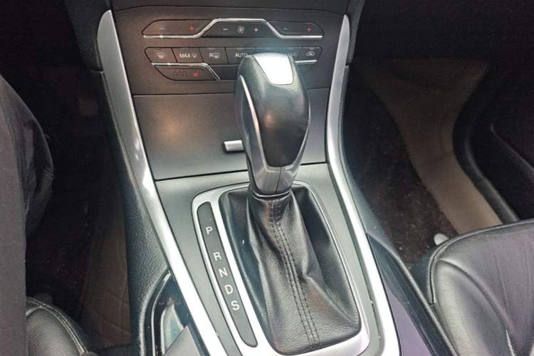 Used Ford Edge 2015 2.0T GTDi 4x4 High-Grade Model Gear Lever