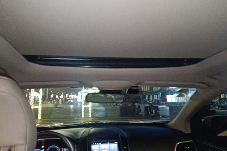 Used Ford Edge 2015 2.0T GTDi Two-Wheel-Drive High-Line Version Headliner