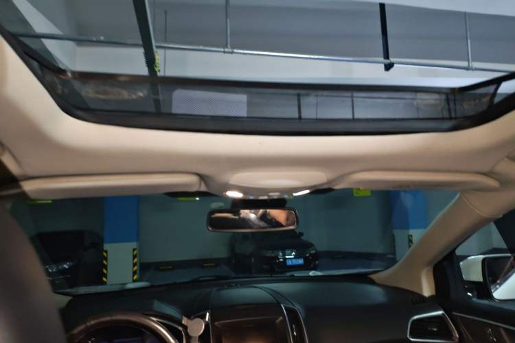 Used Ford Edge 2015 2.0T GTDi Four-Wheel Drive Prestige Model Headliner