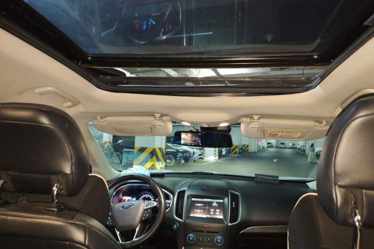Used Ford Edge 2015 2.0T GTDi Two-Wheel-Drive High-Line Version Headliner