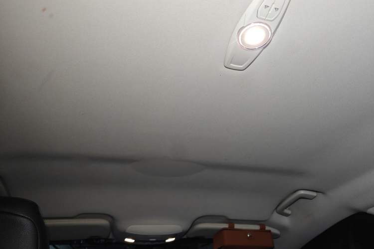 Used Ford Edge 2015 2.0T GTDi Two-Wheel-Drive Platinum Edition Headliner