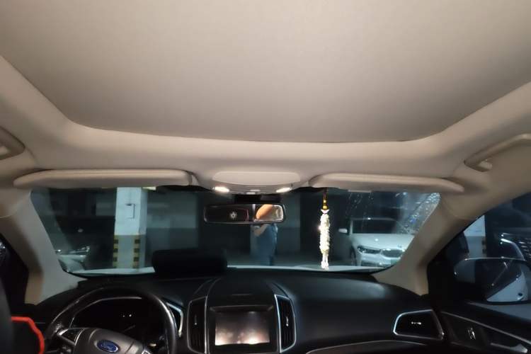 Used Ford Edge 2015 2.0T GTDi Two-Wheel-Drive High-Line Version Headliner
