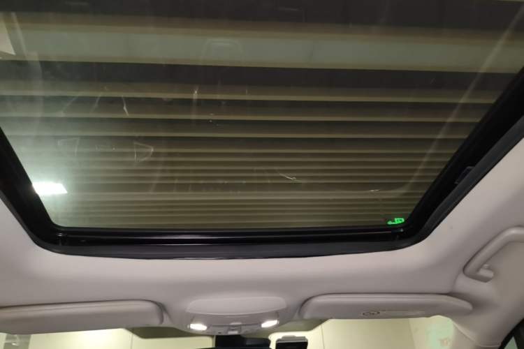 Used Ford Edge 2015 2.0T GTDi Two-Wheel-Drive High-Line Version Headliner