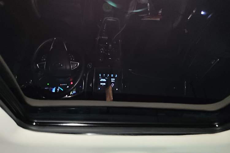 Used Ford Edge 2015 2.0T GTDi Two-Wheel-Drive High-Line Version Headliner