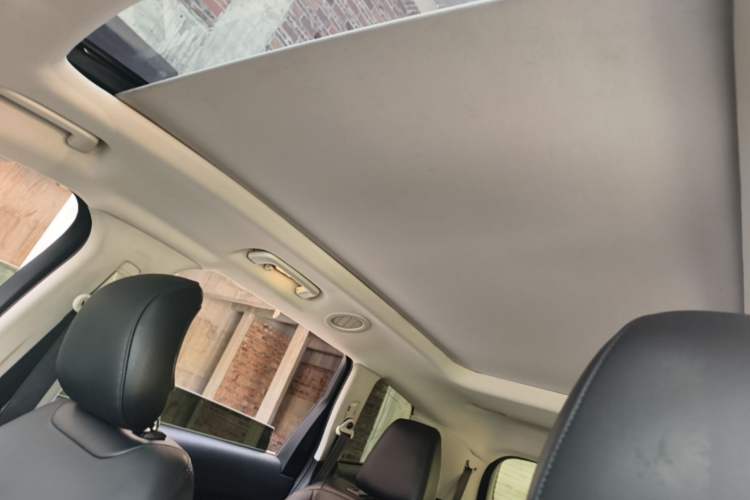 Used Ford Edge 2015 2.0T GTDi Two-Wheel-Drive High-Line Version Headliner