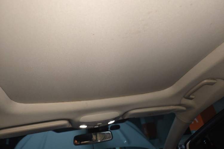 Used Ford Edge 2015 2.0T GTDi Four-Wheel Drive Prestige Model Headliner