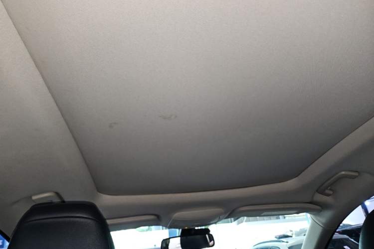 Used Ford Edge 2015 2.0T GTDi Two-Wheel-Drive High-Line Version Headliner