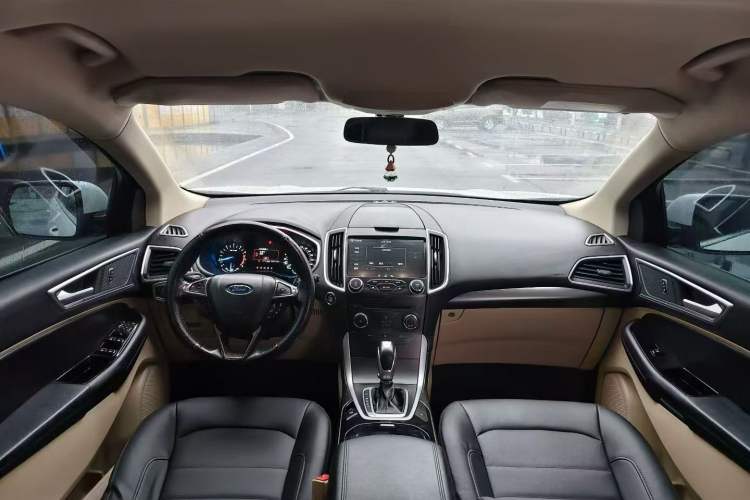 Used Ford Edge 2015 2.0T GTDi Two-Wheel-Drive Elite Edition Interior 1