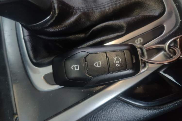 Used Ford Edge 2015 2.0T GTDi Two-Wheel-Drive Platinum Edition Interior 1