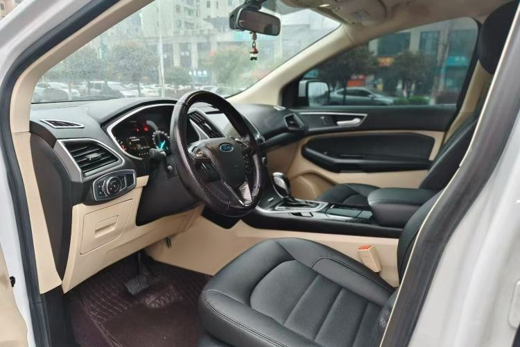 Used Ford Edge 2015 2.0T GTDi Two-Wheel-Drive Elite Edition Interior 2