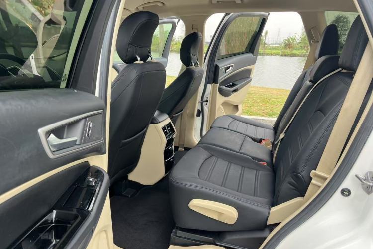 Used Ford Edge 2015 2.0T GTDi Two-Wheel-Drive Elite Edition Interior 2