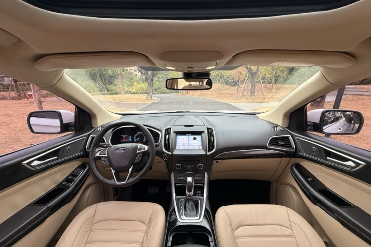 Used Ford Edge 2015 2.0T GTDi Two-Wheel-Drive High-Line Version Interior 2