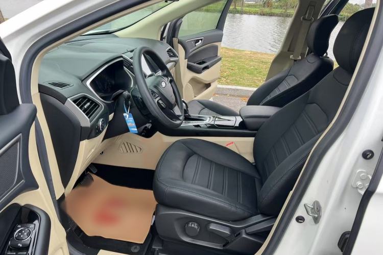 Used Ford Edge 2015 2.0T GTDi Two-Wheel-Drive Elite Edition Interior 3