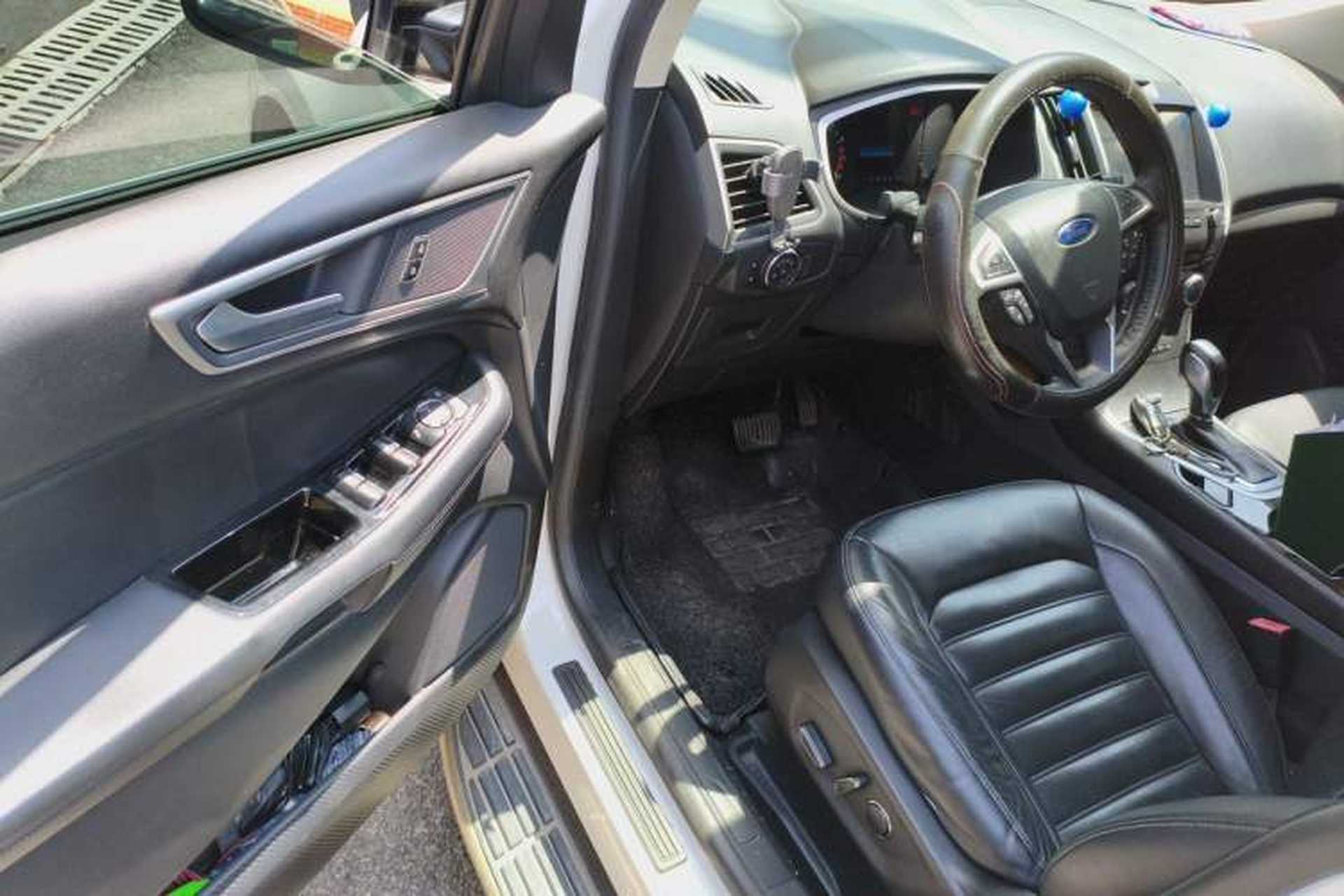 Used Ford Edge 2015 2.0T GTDi Two-Wheel-Drive Platinum Edition Interior 3