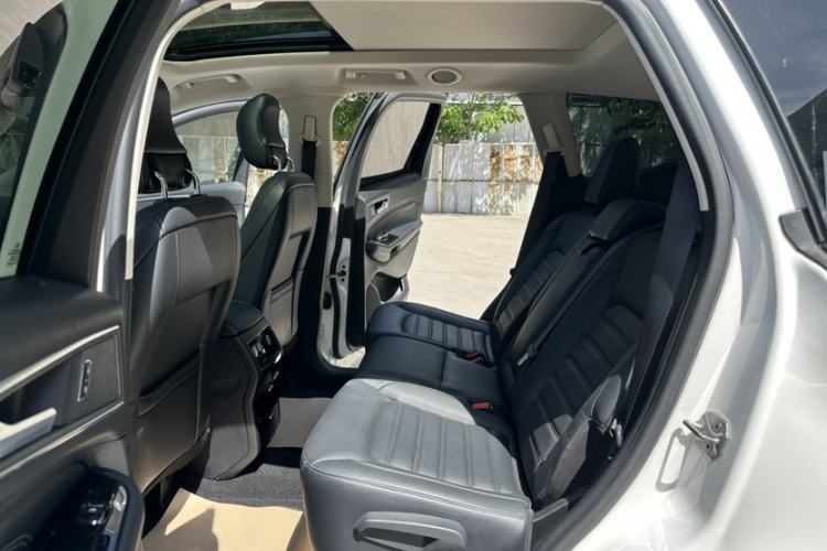 Used Ford Edge 2015 2.0T GTDi 4x4 High-Grade Model Interior 3