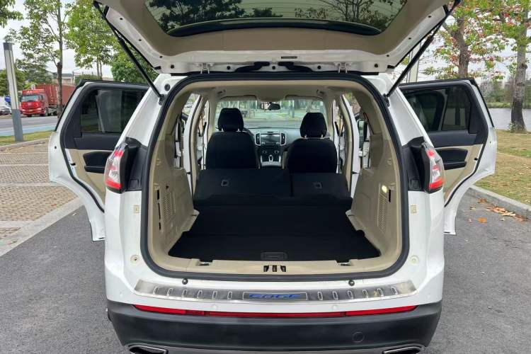 Used Ford Edge 2015 2.0T GTDi Two-Wheel-Drive Elite Edition Interior 4
