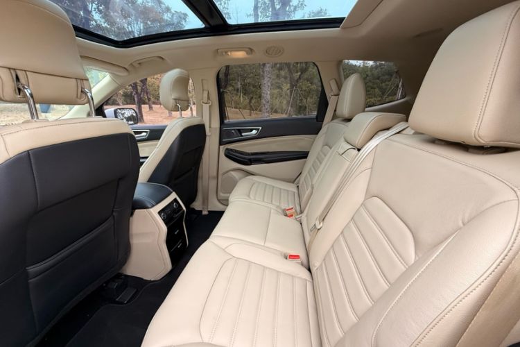 Used Ford Edge 2015 2.0T GTDi Two-Wheel-Drive High-Line Version Interior 4