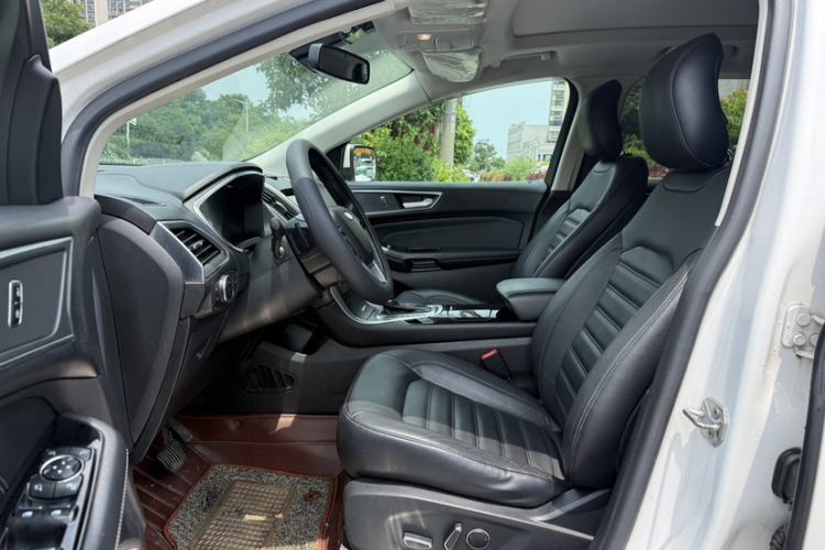 Used Ford Edge 2015 2.0T GTDi Two-Wheel-Drive High-Line Version Interior 4