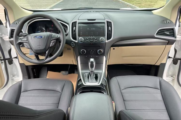 Used Ford Edge 2015 2.0T GTDi Two-Wheel-Drive Elite Edition Interior 5