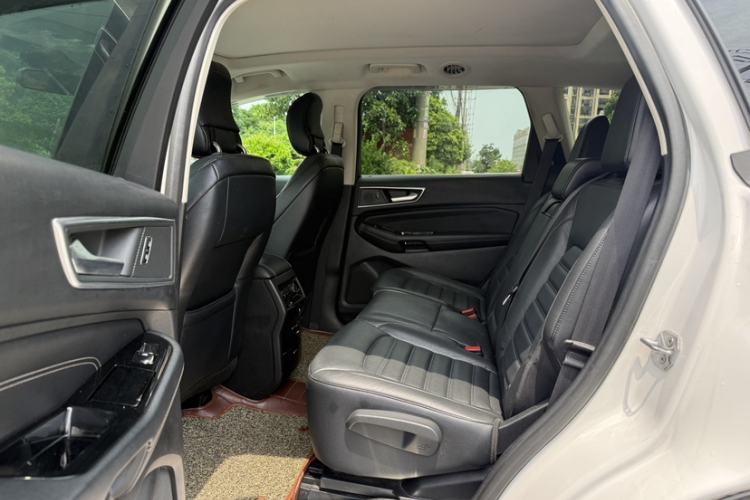 Used Ford Edge 2015 2.0T GTDi Two-Wheel-Drive High-Line Version Interior 5