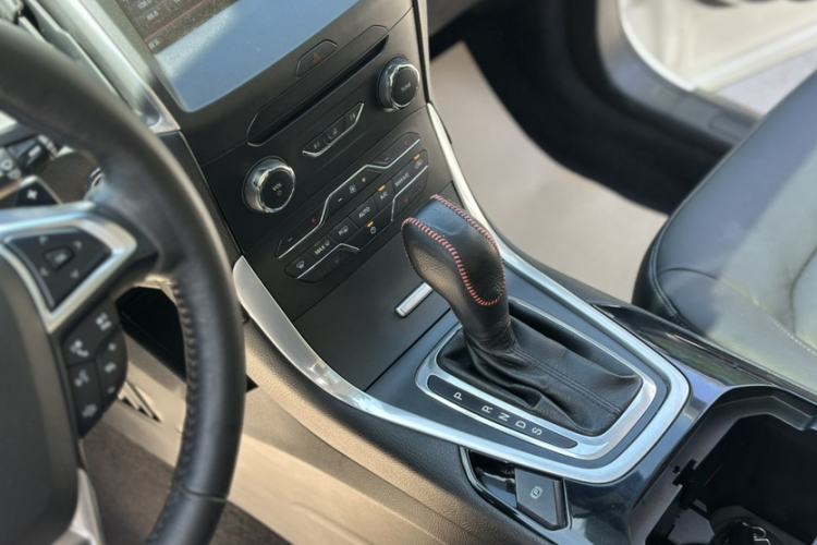 Used Ford Edge 2015 2.0T GTDi 4x4 High-Grade Model Interior 7