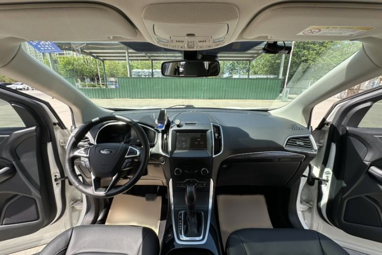 Used Ford Edge 2015 2.0T GTDi 4x4 High-Grade Model Interior 8