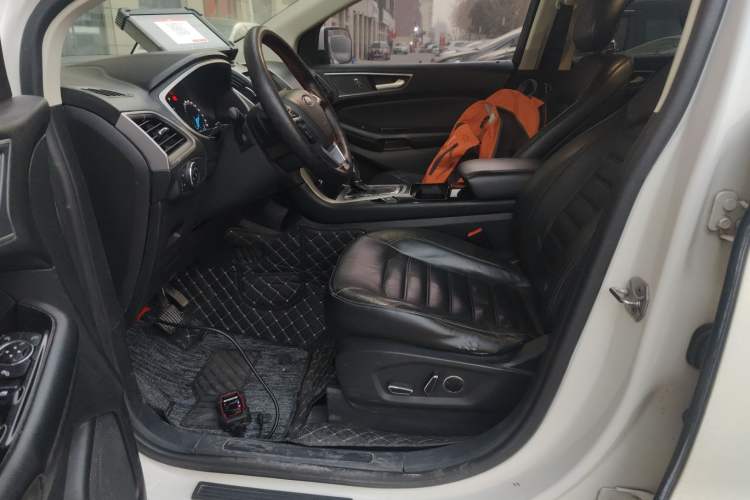 Used Ford Edge 2015 2.0T GTDi Two-Wheel-Drive Platinum Edition Left Front Seat