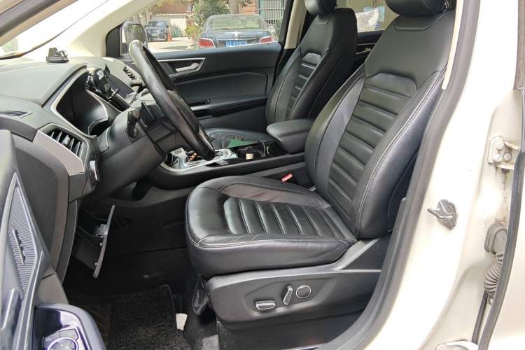 Used Ford Edge 2015 2.0T GTDi Two-Wheel-Drive Platinum Edition Left Front Seat