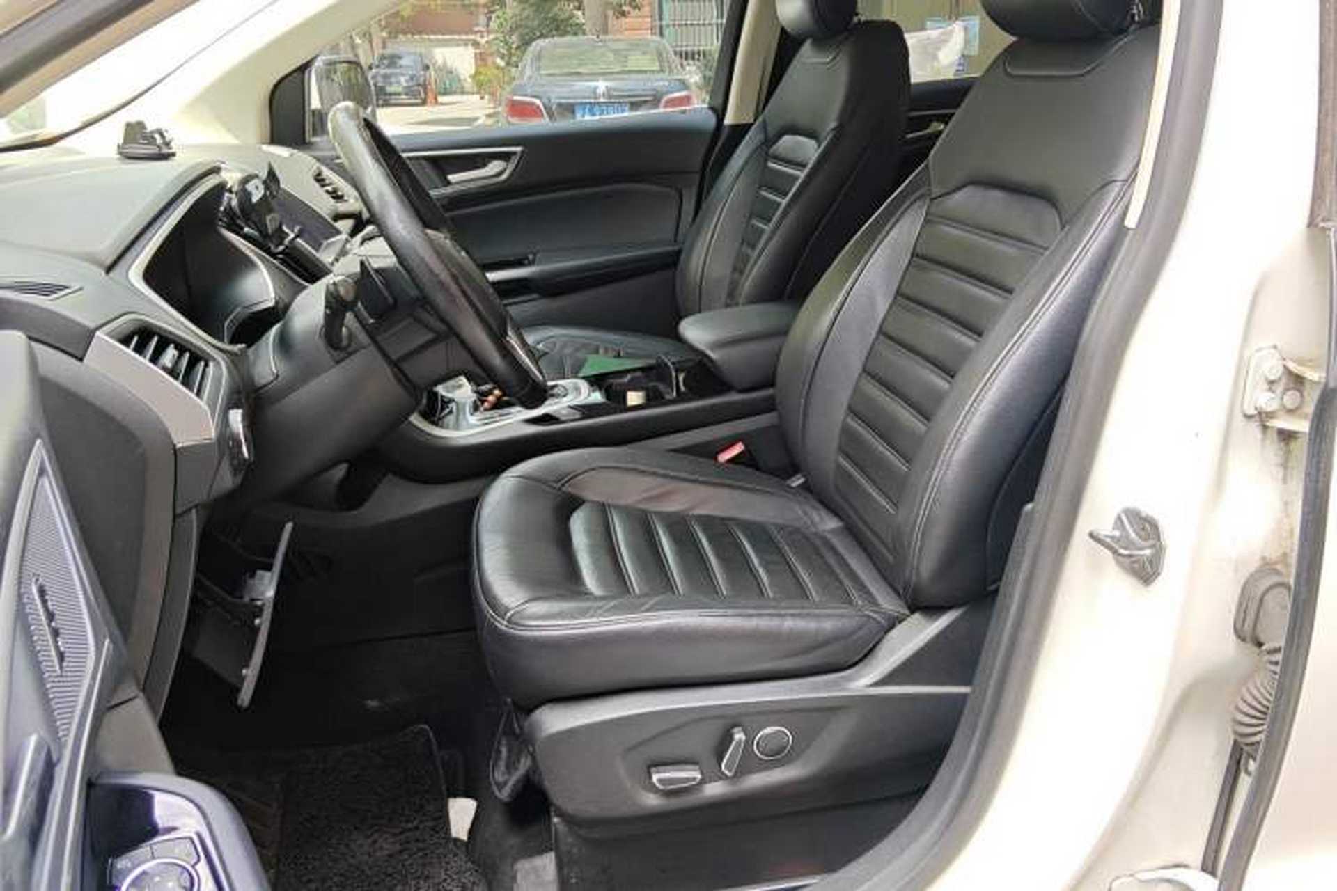 Used Ford Edge 2015 2.0T GTDi Two-Wheel-Drive Platinum Edition Left Front Seat