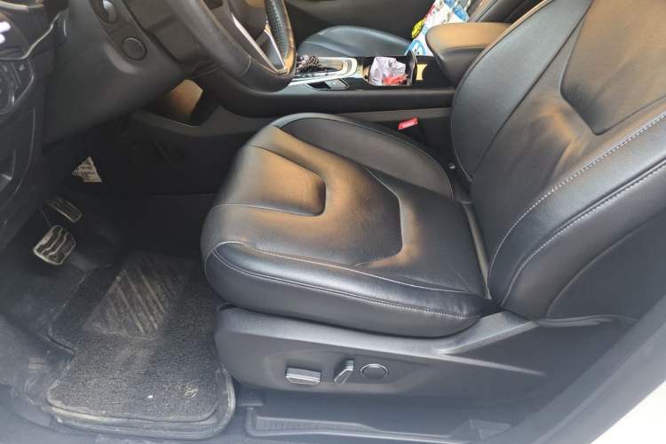 Used Ford Edge 2015 2.0T GTDi Four-Wheel Drive Prestige Model Left Front Seat