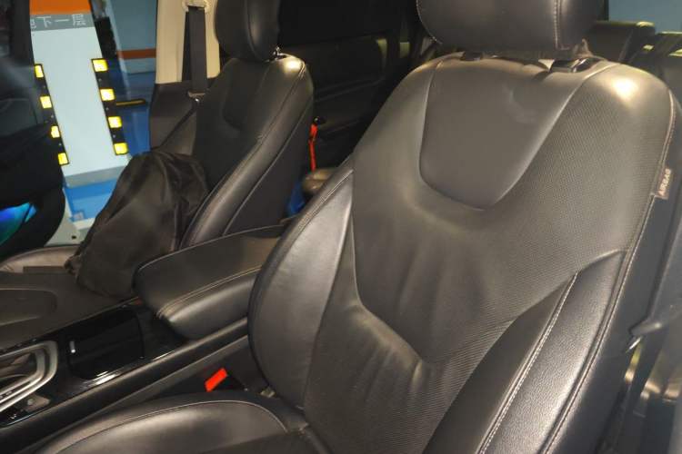 Used Ford Edge 2015 2.0T GTDi Four-Wheel Drive Prestige Model Left Front Seat