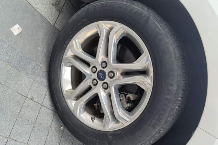 Used Ford Edge 2015 2.0T GTDi Two-Wheel-Drive High-Line Version Left Front Wheel Hub