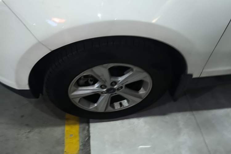 Used Ford Edge 2015 2.0T GTDi Two-Wheel-Drive Elite Edition Left Front Wheel Hub