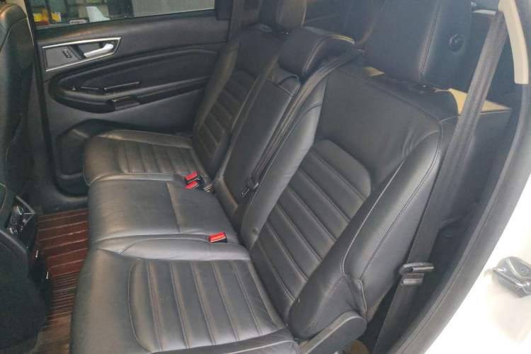 Used Ford Edge 2015 2.0T GTDi Two-Wheel-Drive High-Line Version Left Rear Seat