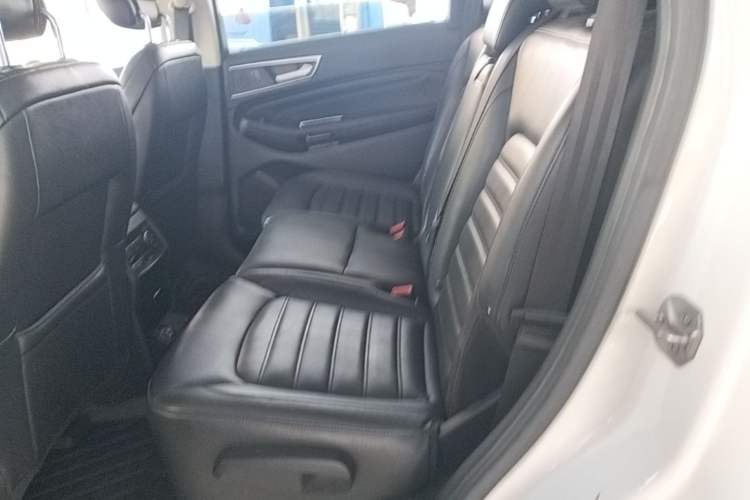 Used Ford Edge 2015 2.0T GTDi Two-Wheel-Drive High-Line Version Left Rear Seat